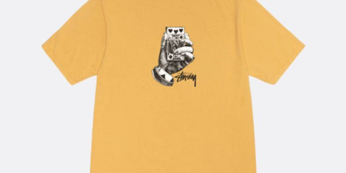 Stussy hoodies people wear for street fashion