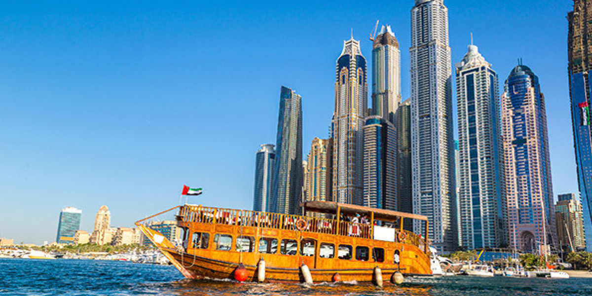What You’ll See on a Dinner Cruise at Dubai Marina at Night