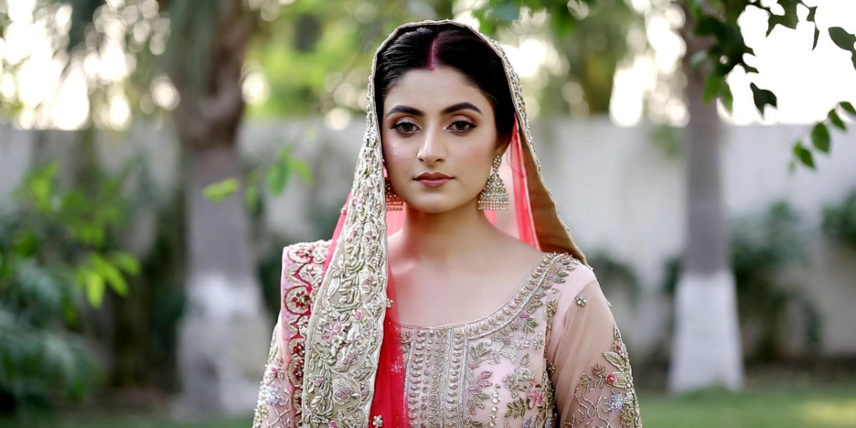 How to Choose the Right Border Design for Bridal Sarees