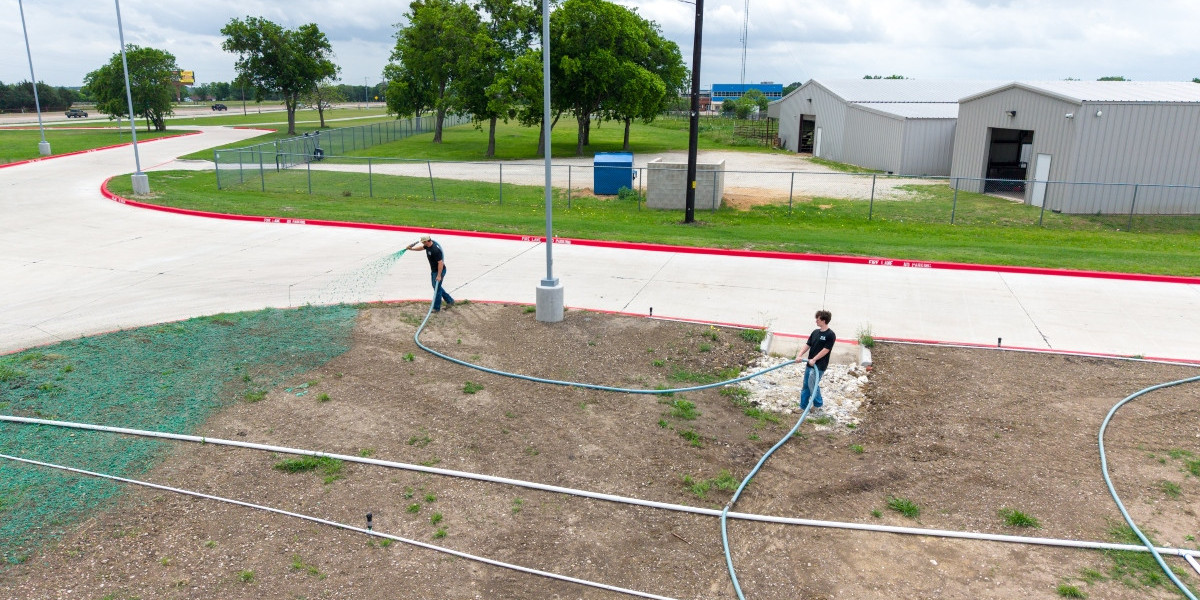 Hydroseeding North Texas: Choosing the Right Grass Seed for Blackland Prairie Soil